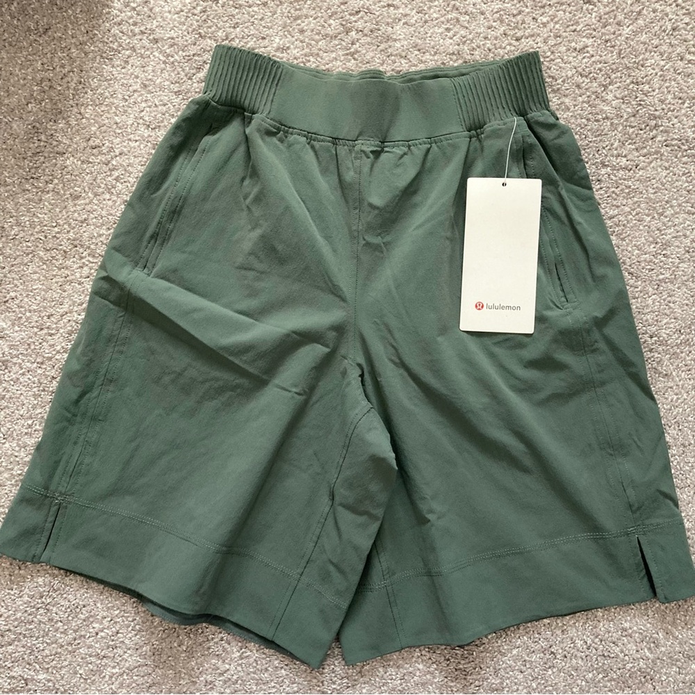 Lululemon Stretch Woven Mid-Rise Bermuda Short 9" NWT